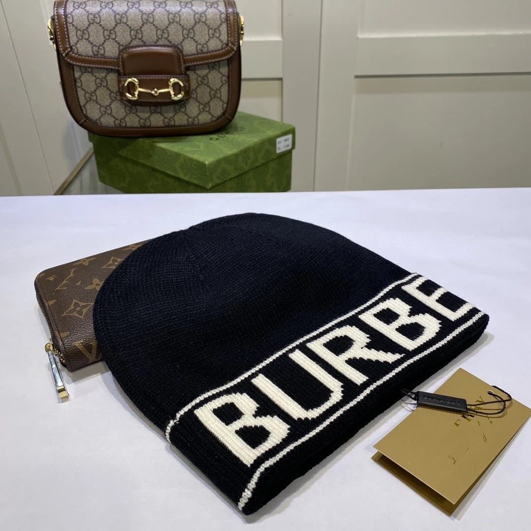 Burberry Knit Beanie Logo Intarsia