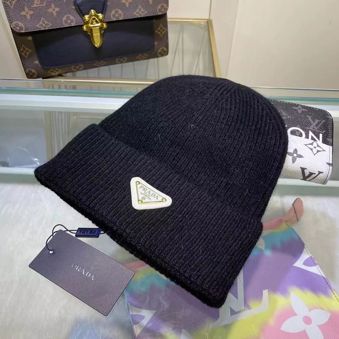 Prada Ribbed Beanie Triangle Logo — 222# 黑色带白LOGO