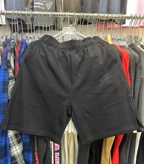 Fear of God Essentials Logo Shorts Black — 单行字母