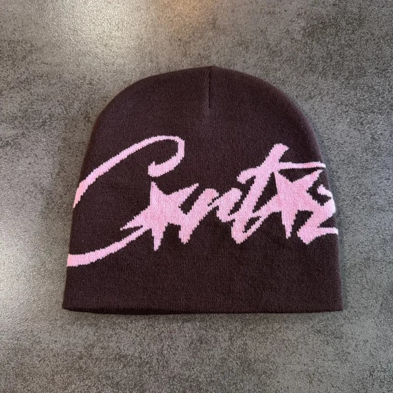 Corteiz Beanie CRTZ Script Logo — 咖啡粉色字