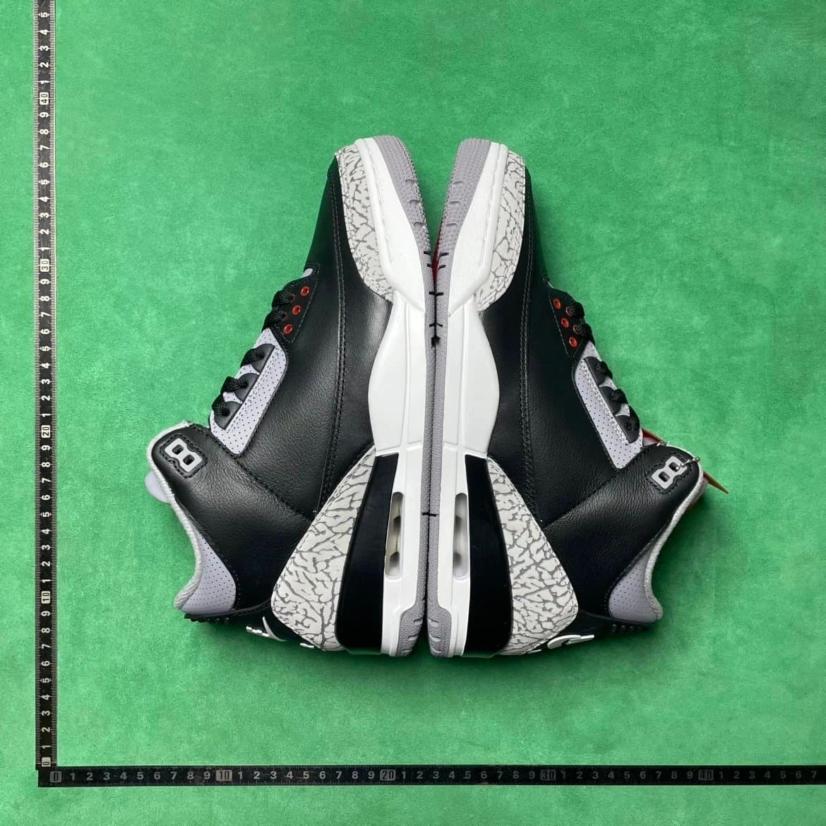 Air Jordan 4 Fire Red — 2号黑水泥DN3707 010