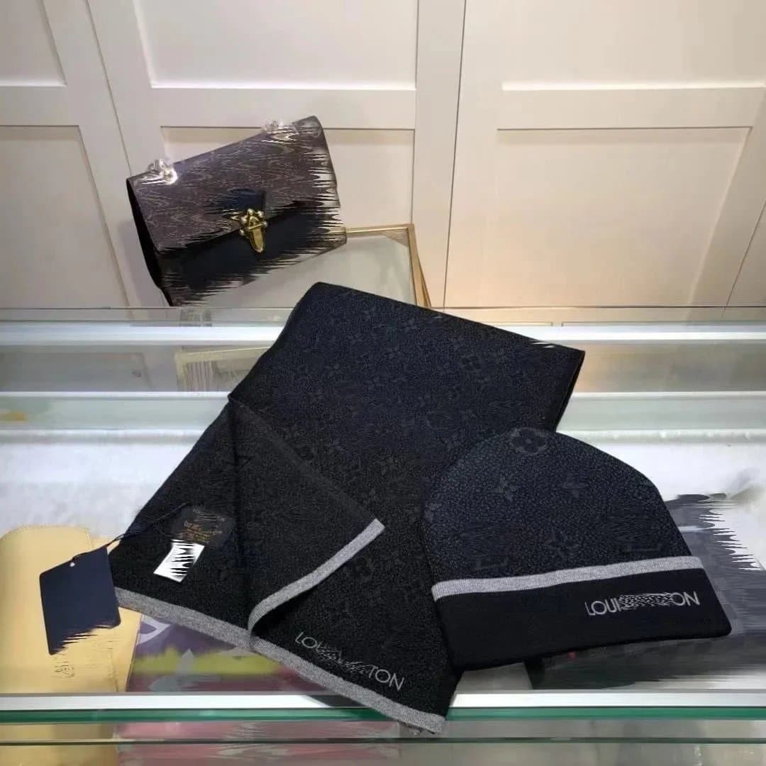 Louis Vuitton Monogram Knit Beanie Brown Monogram — 均码 · 17