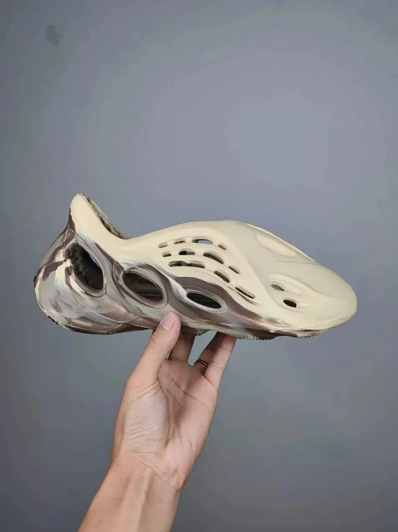 Yeezy Foam Runner Desert Sand