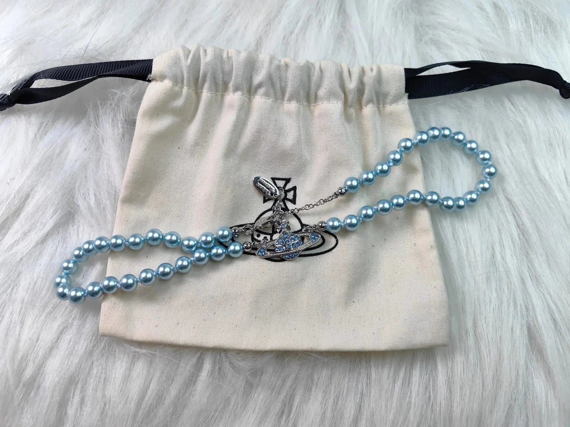 Vivienne Westwood Orb Pendant Necklace Crystal-Embellished — 土星珍珠项链（银灰蓝）