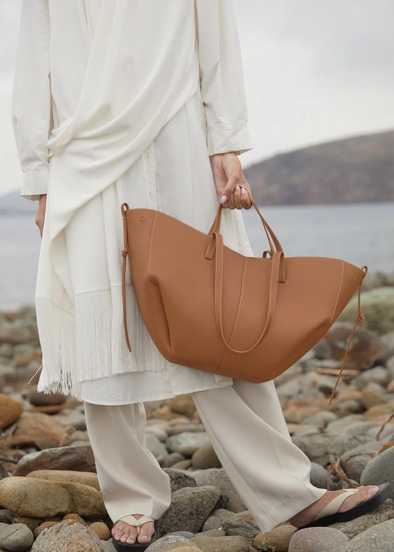 Loewe Hammock Two-Tone — 驼色