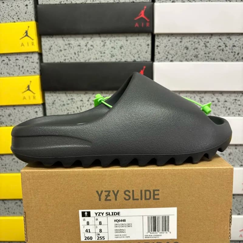 Yeezy Slide Onyx