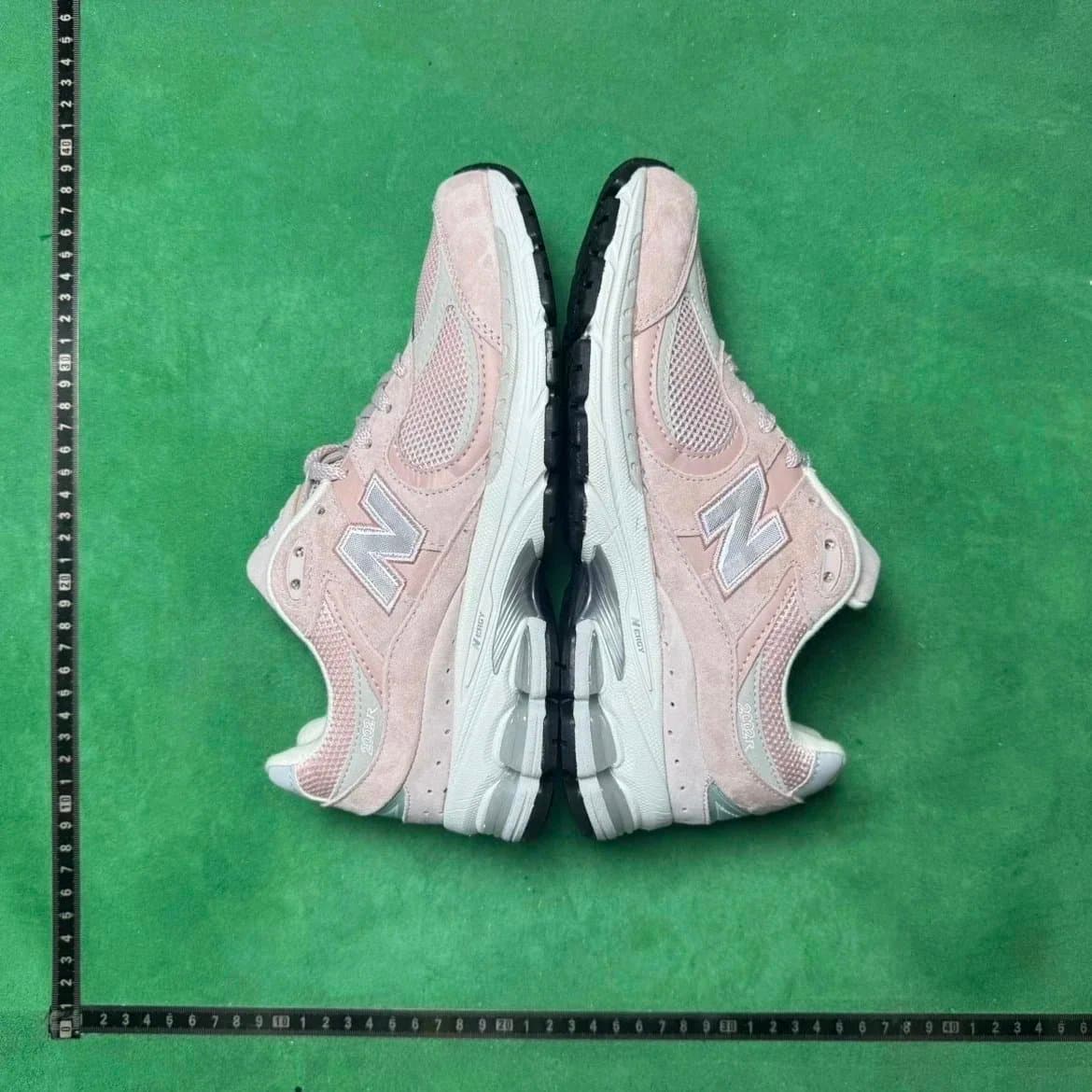 New Balance 2002R Triple White — 27号粉色ML2002R4