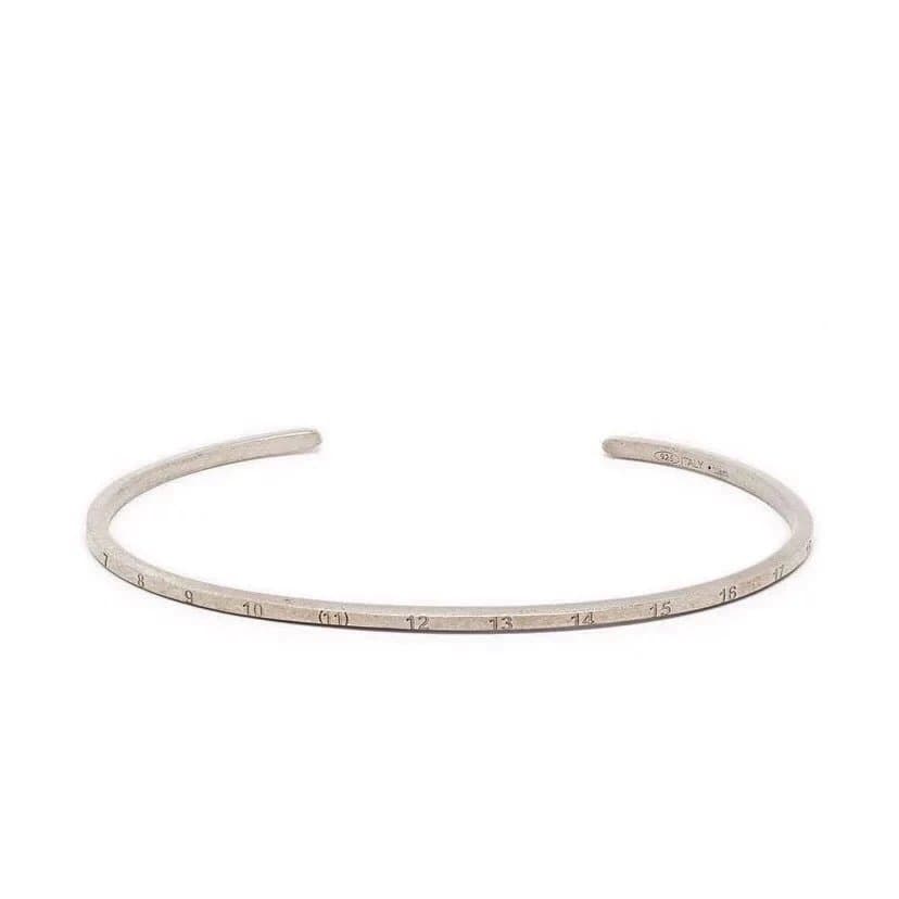 Maison Margiela Cuff Bracelet Engraved Logo — 细款数字手环
