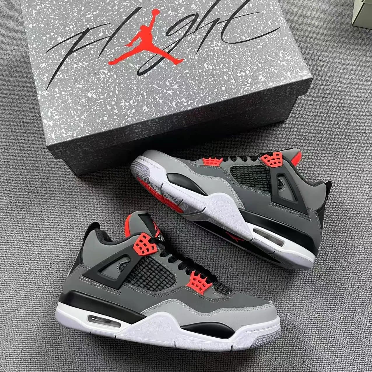 Air Jordan 4 Bred