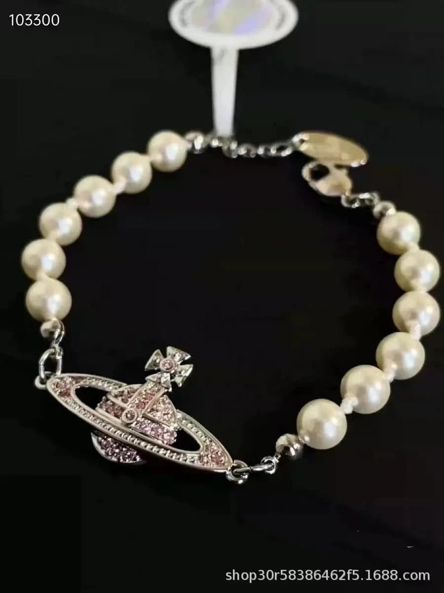 Vivienne Westwood Orb Pendant Necklace Crystal-Embellished — 土星珍珠手链（银色粉钻）