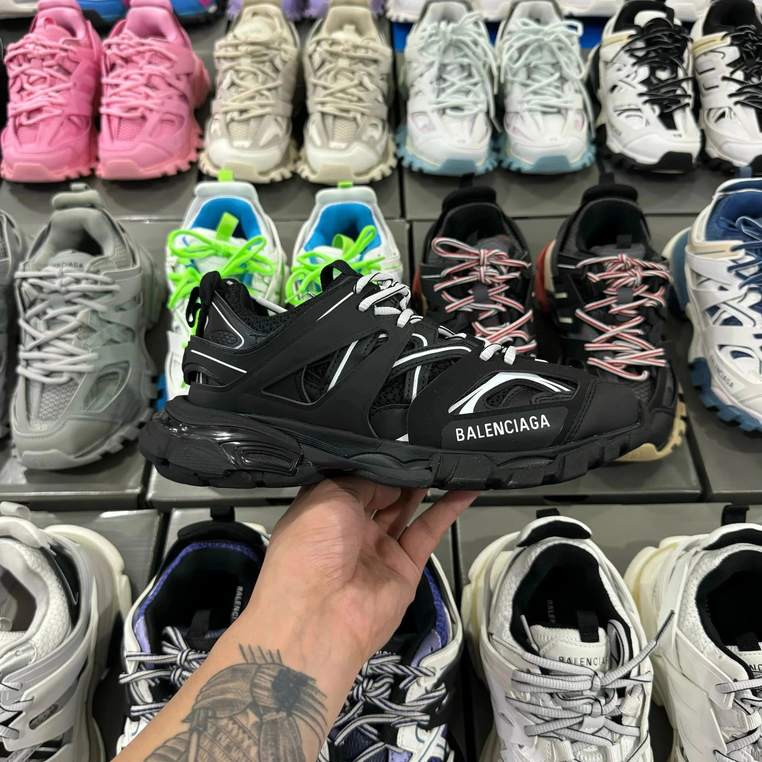 Balenciaga Triple S Lavender — 经典黑白