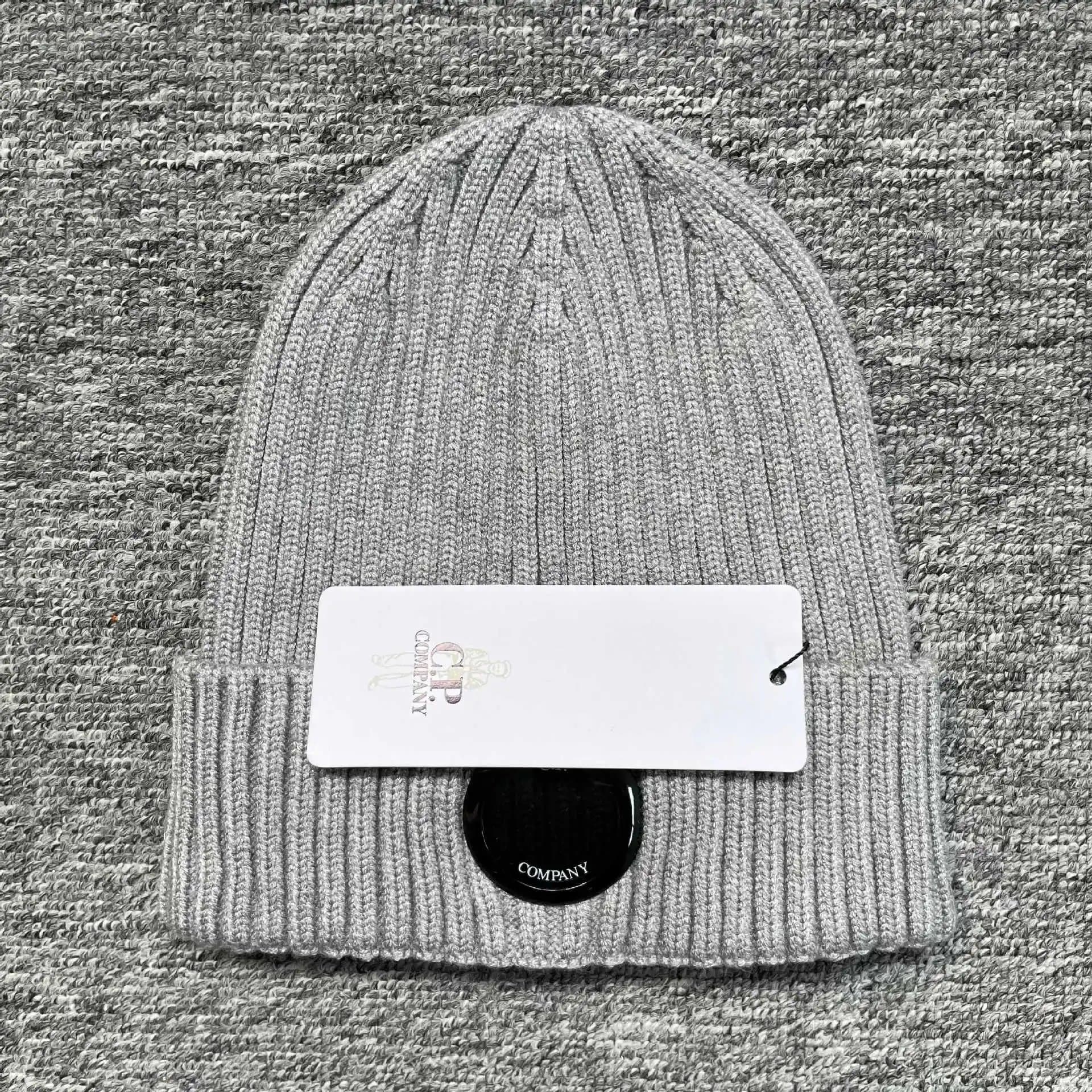 C.P. Company Ribbed Beanie Classic Cuff — 均码 · 灰色单镜