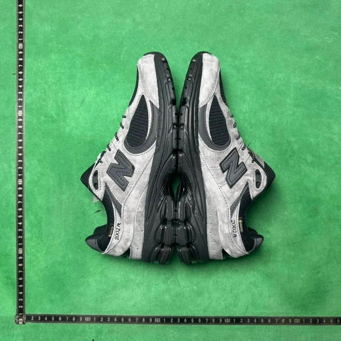 New Balance 2002R Triple White — 26号浅灰黑M2002RXZ
