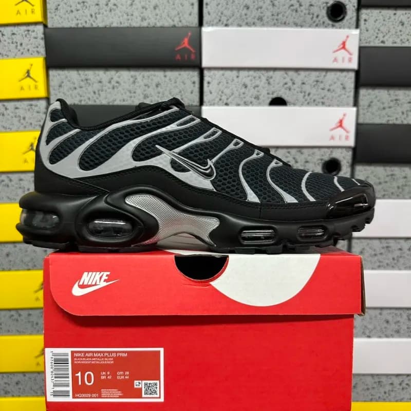 Nike Air Max Plus Black/Metallic Silver