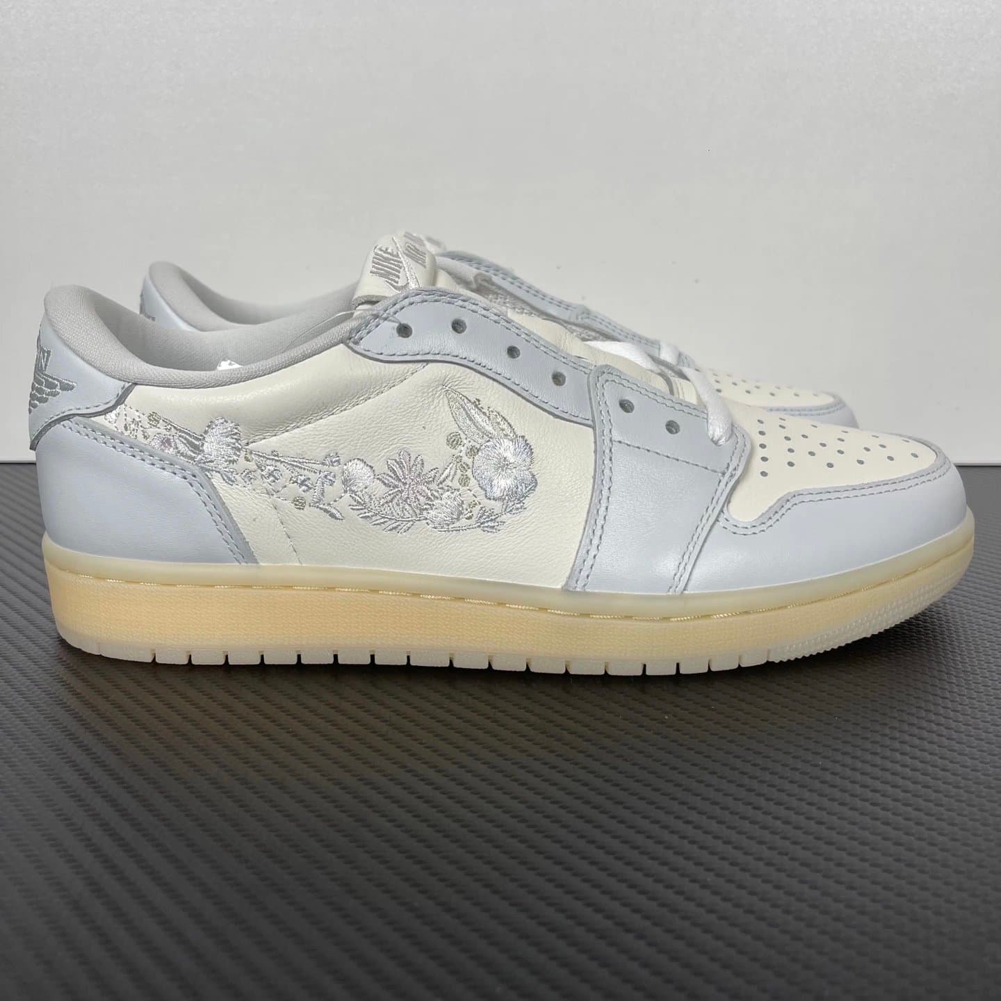 Nike × Travis Scott Air Force 1 Low Cactus Jack — AJ1低帮OG款白灰花卉IF4391-100 · FF版本