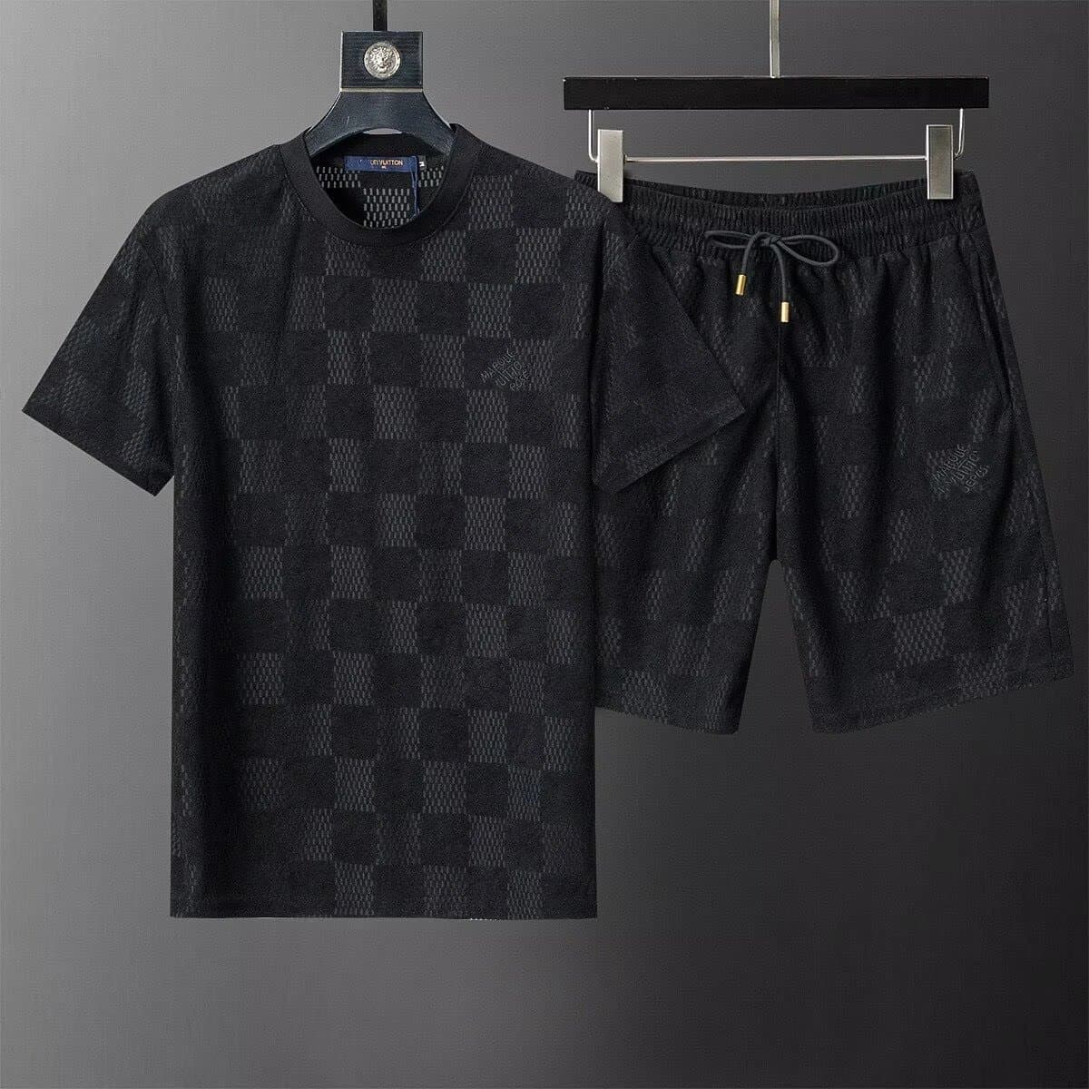 Louis Vuitton Monogram Set Classic LV Print — 24