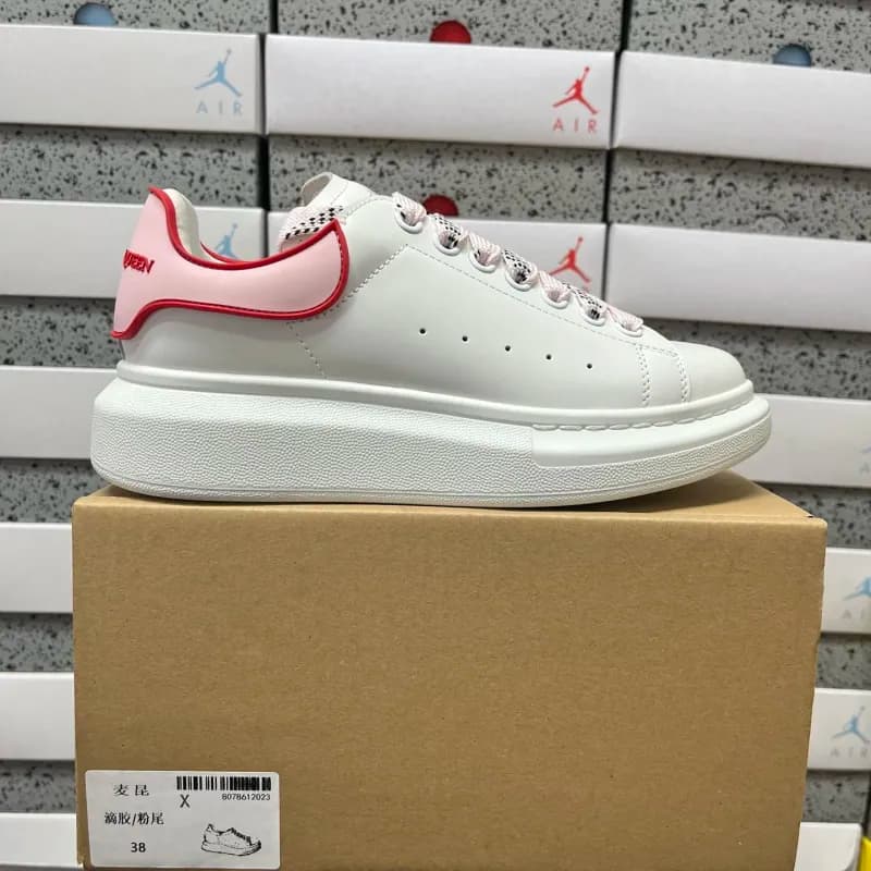 Alexander McQueen Oversized Sneaker Rainbow Lace — 滴胶/粉尾