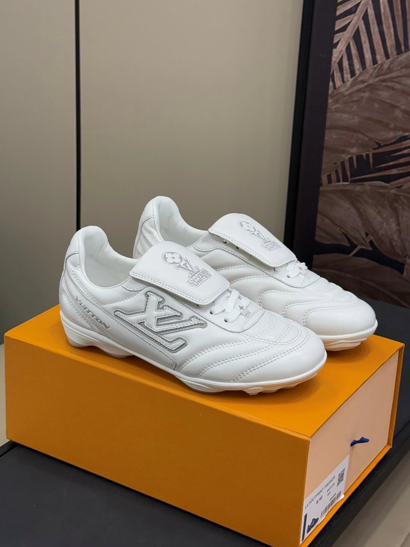 Louis Vuitton LV Trainer Monogram Suede — 白色