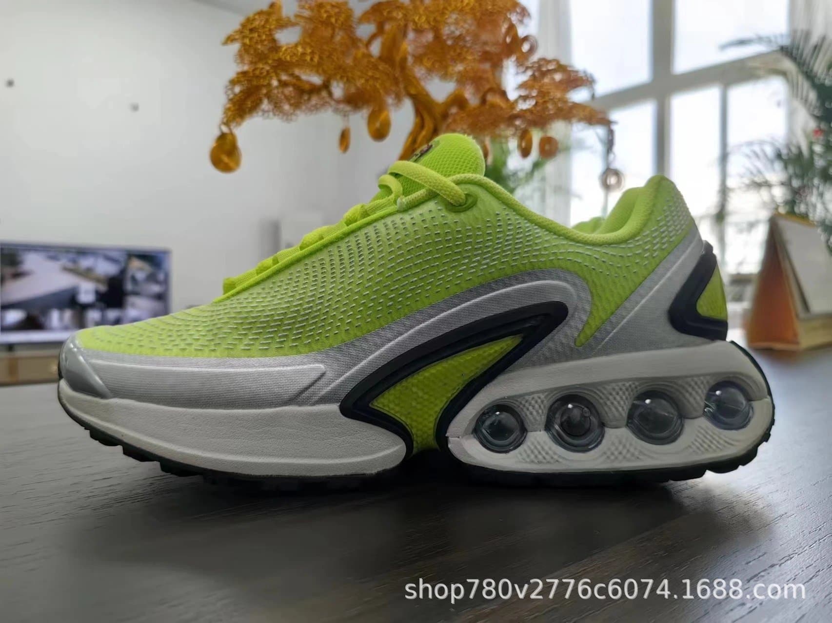 Yeezy 700 Wave Runner — 08荧光绿