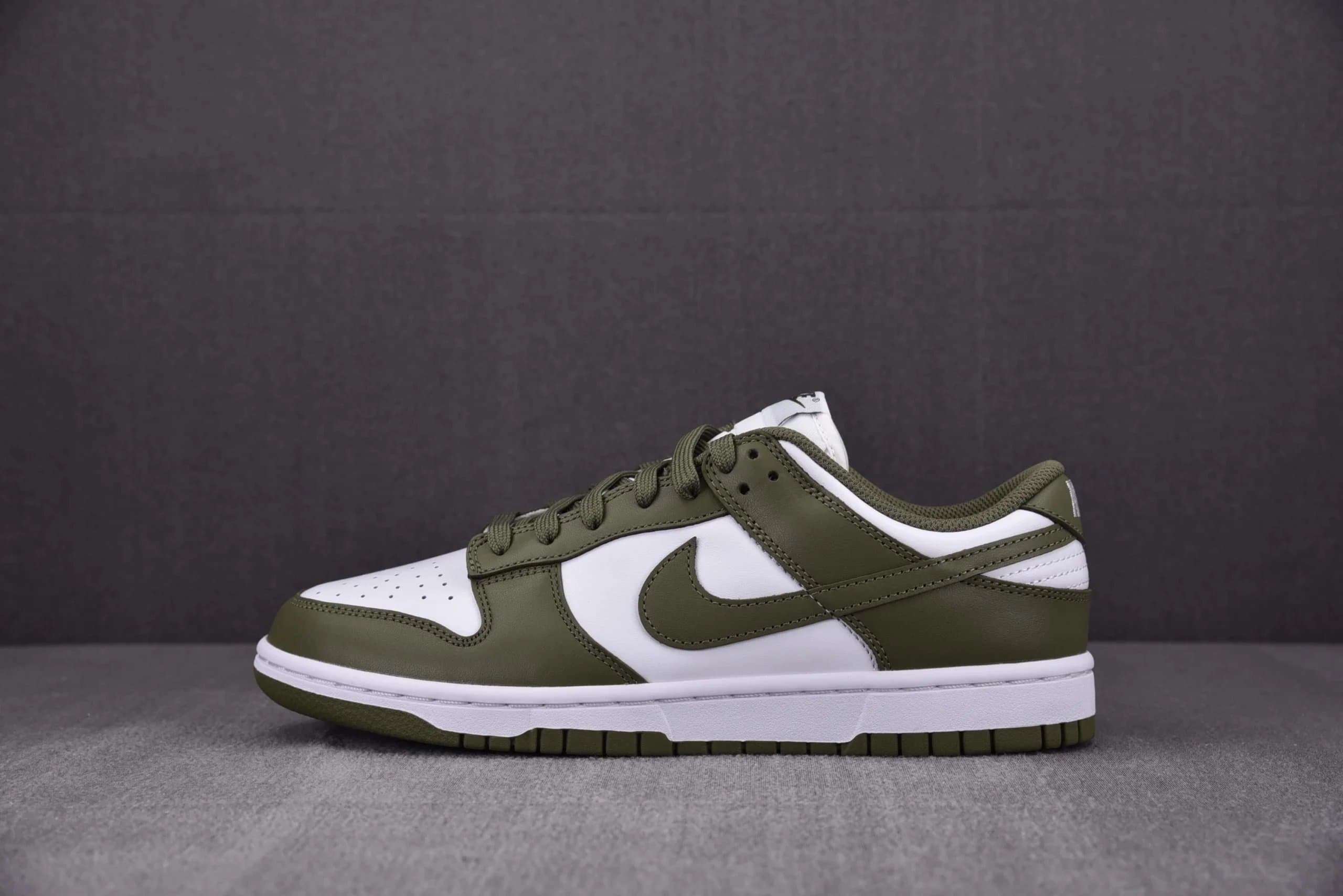 Nike Dunk Low Olive