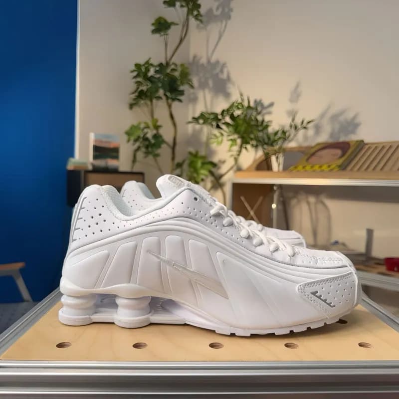 Nike Shox R4 Triple White