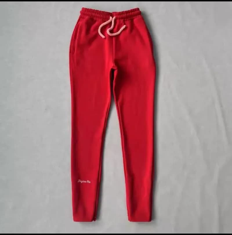 Fear of God Essentials Hoodie and Joggers Set Graffiti Logo — 红色（卫裤）