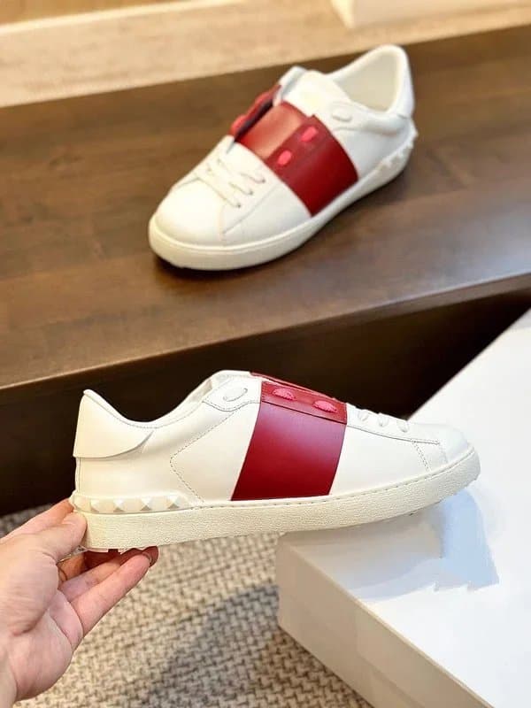 Valentino Rockstud Low Stud Strap — 枣红色 28