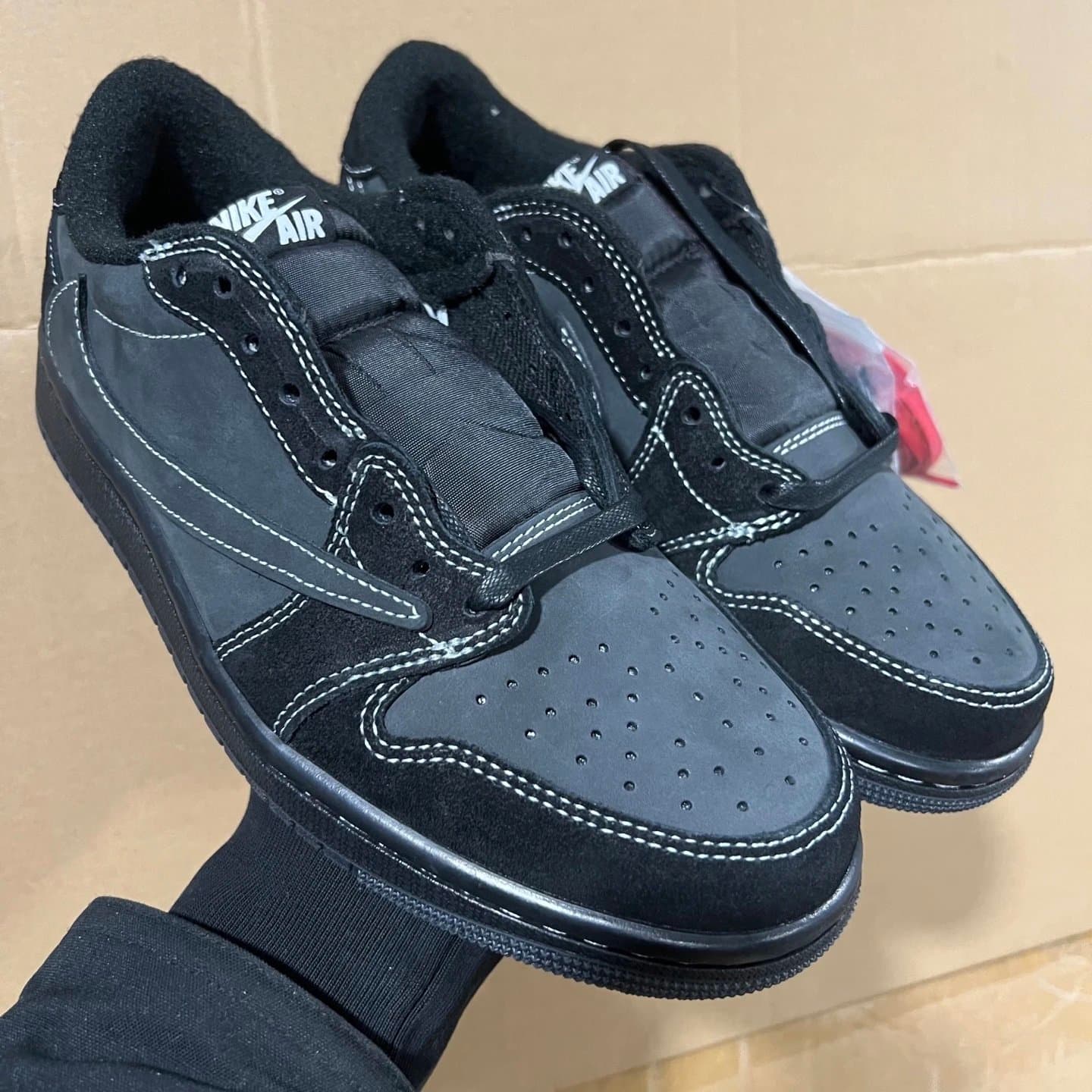 Travis Scott Air Jordan 1 Low Mocha — 新KZ版本 · AJ1低帮黑色倒勾DM7866-001
