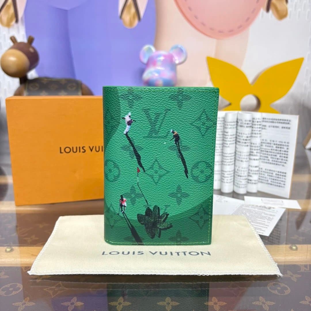 Louis Vuitton Pochette Golf Print