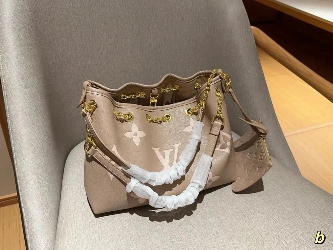 Louis Vuitton Pochette Métis Monogram Empreinte