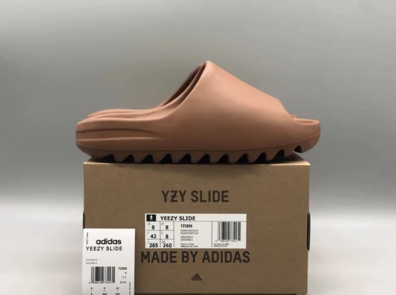 Yeezy Slide Earth