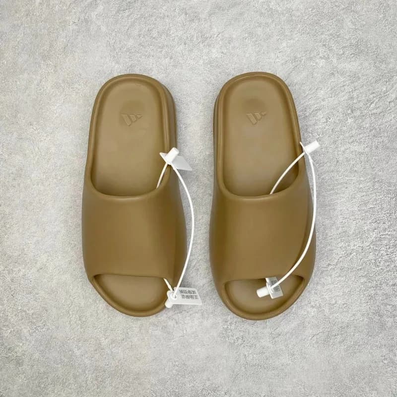 Yeezy Slide Earth