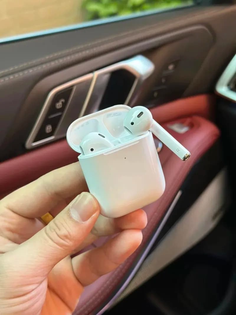 Apple AirPods Wireless Earbuds