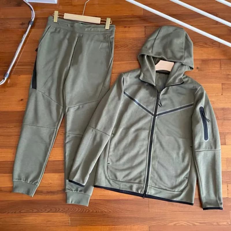 Nike Tech Fleece Joggers Olive — Army green suit