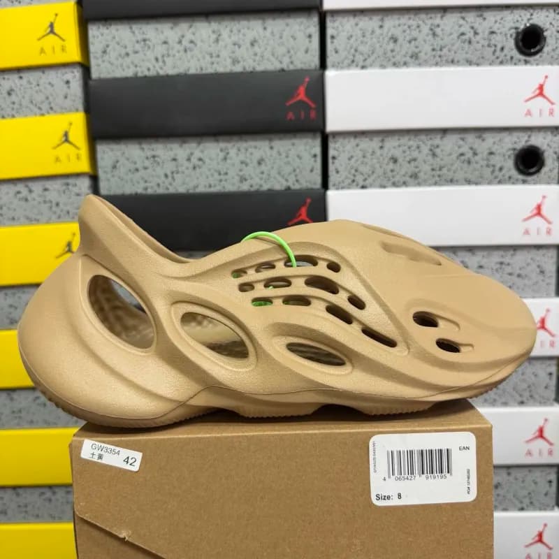 Yeezy Foam Runner Earth