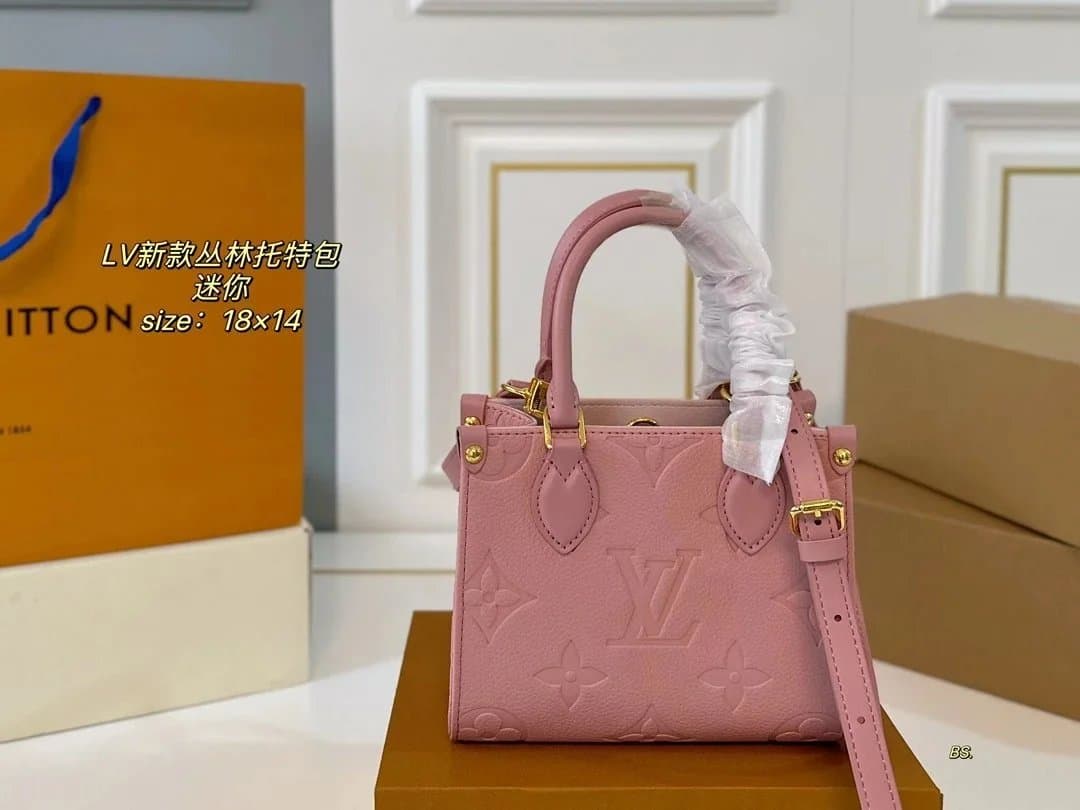 Louis Vuitton Carryall Monogram Eclipse — 050301001-9（Size：18×14cm）