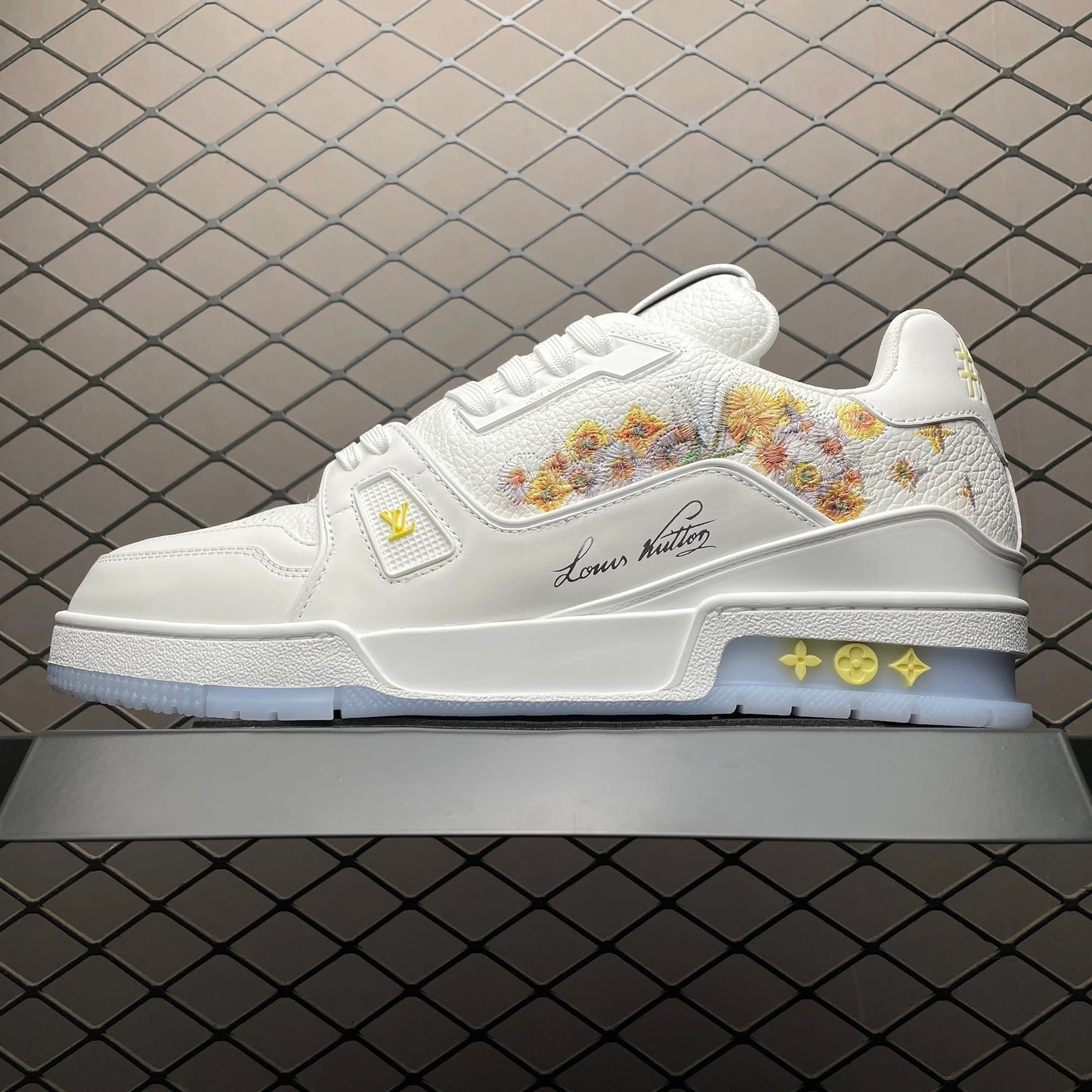 Louis Vuitton LV Trainer Monogram Mesh — 白刺绣