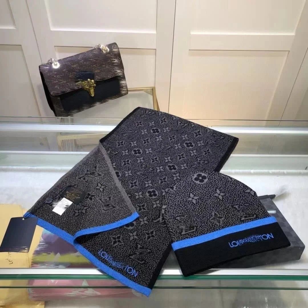 Louis Vuitton Knit Beanie Monogram Logo Patch — 均码 · 19