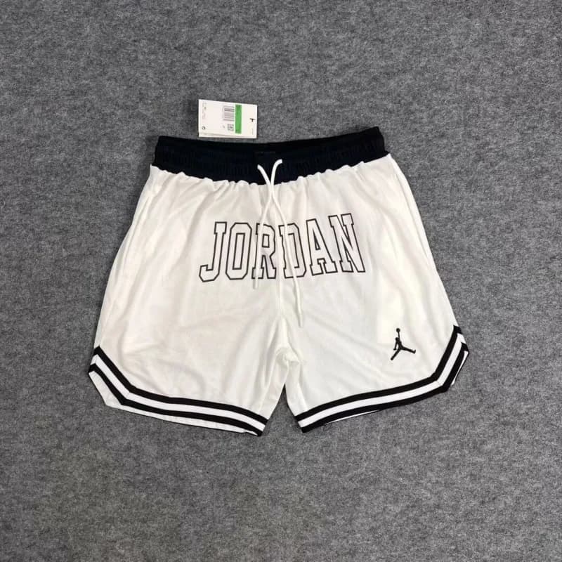 Jordan Shorts Logo Patch — 白色9