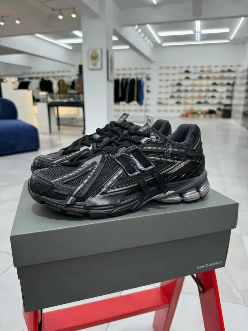 New Balance 2002R Black Grey