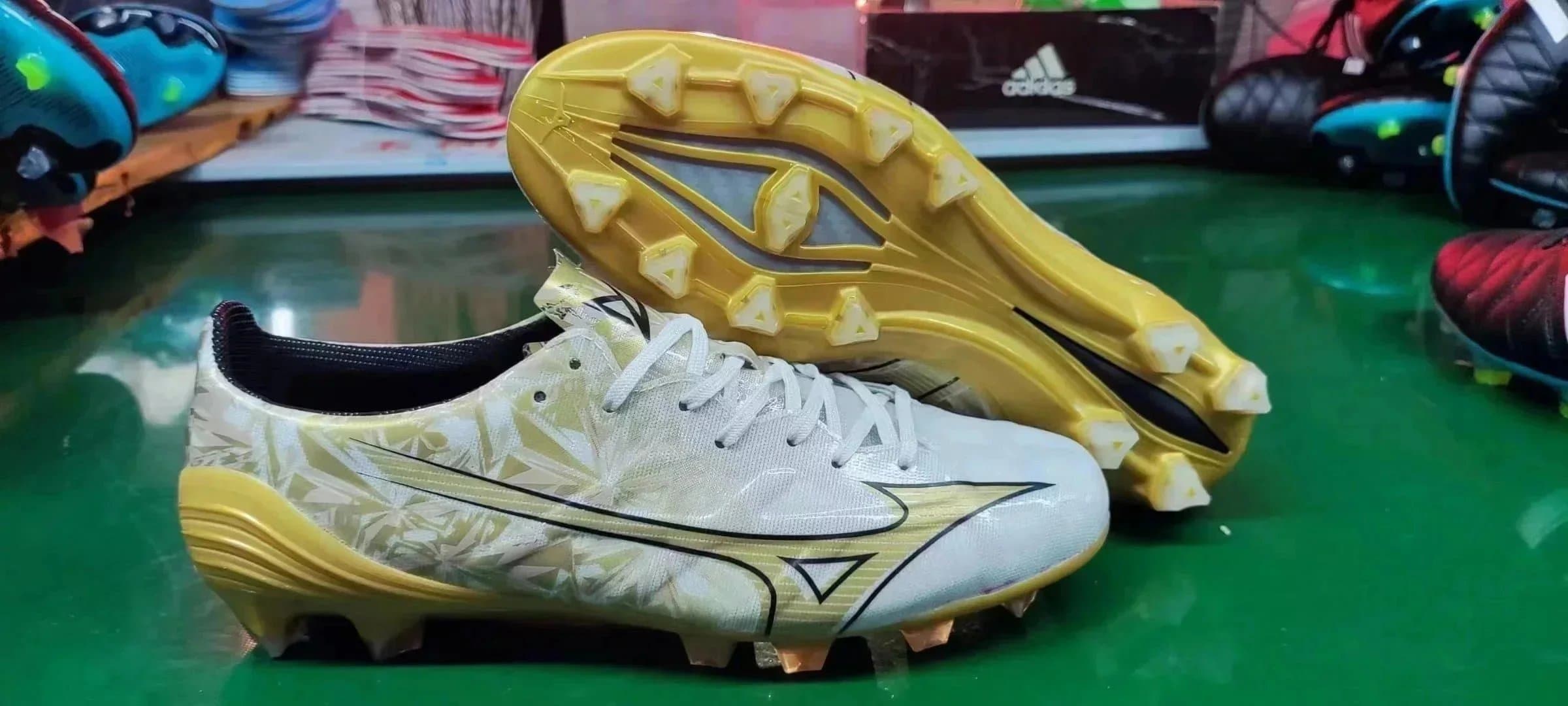Mizuno Football Cleat Crystal Print