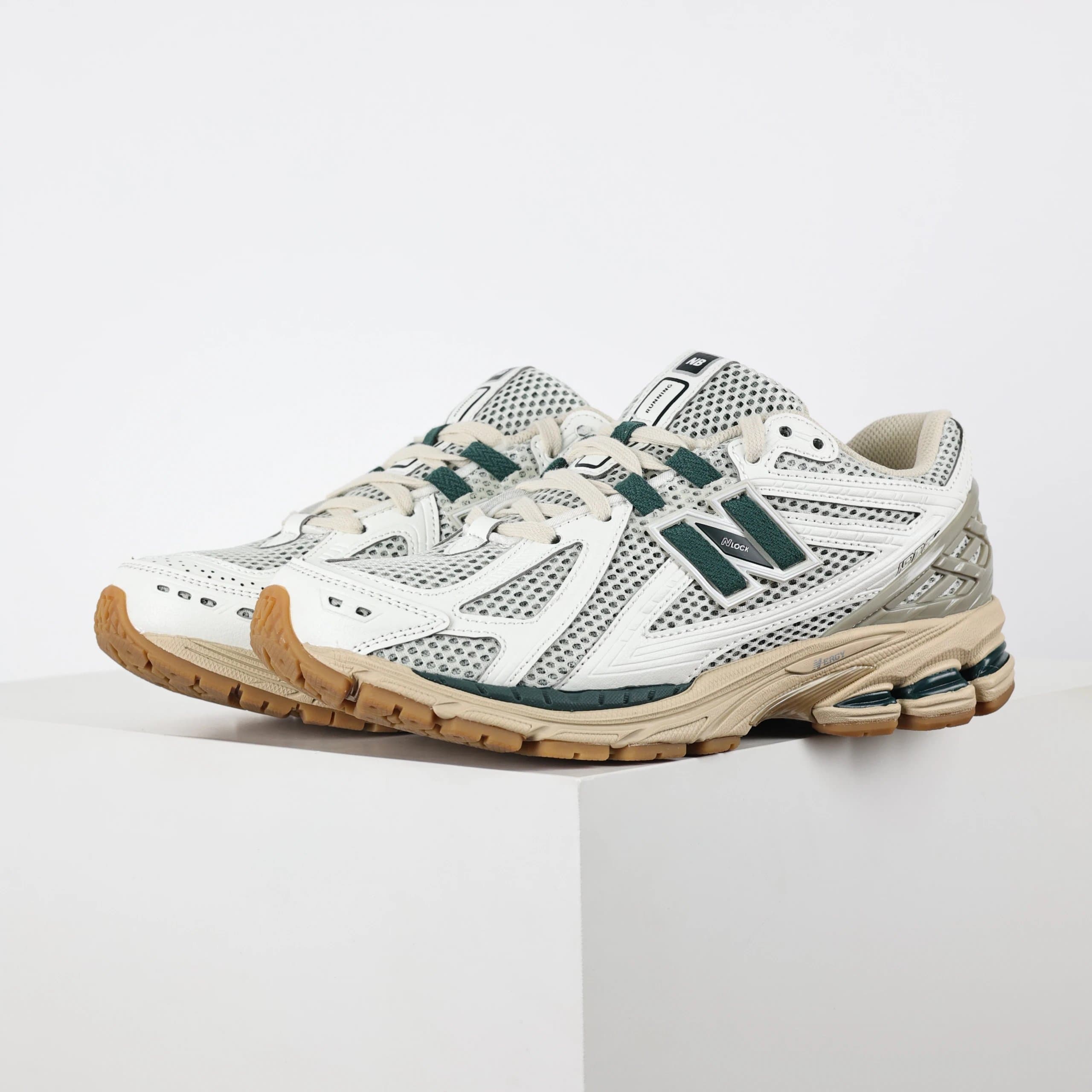 New Balance 1906R Metallic Silver — M1906RQ 白色