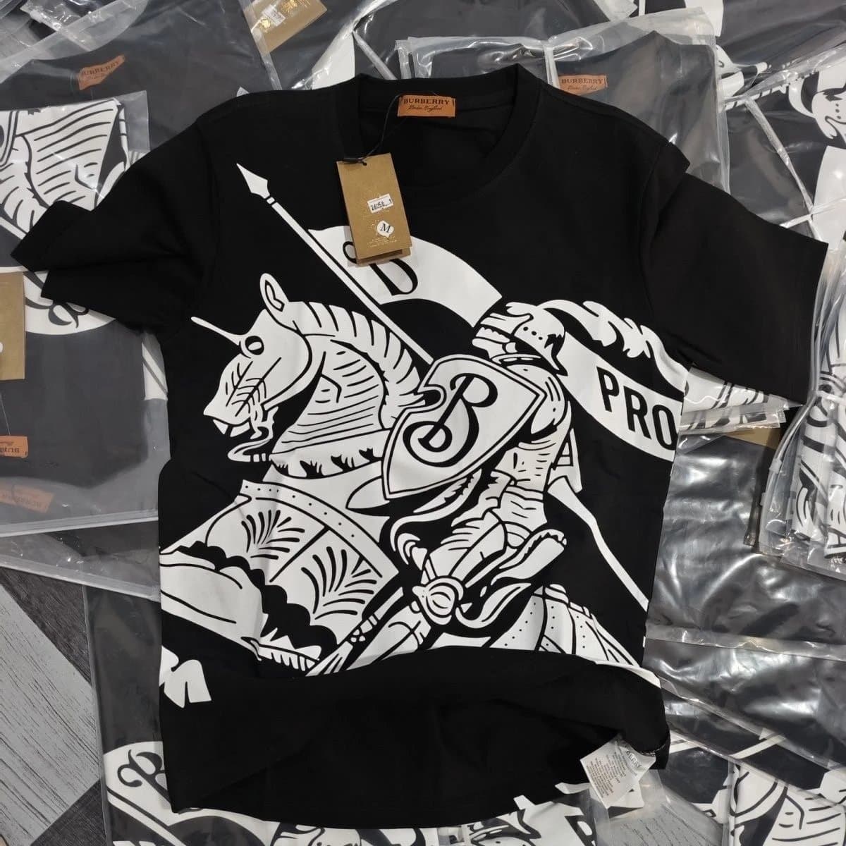 Prada Polo Shirt Logo Patch — 战马黑百