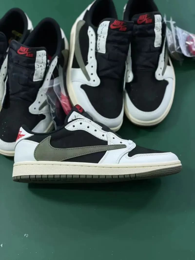 Air Jordan 1 Low Travis Scott Reverse Mocha