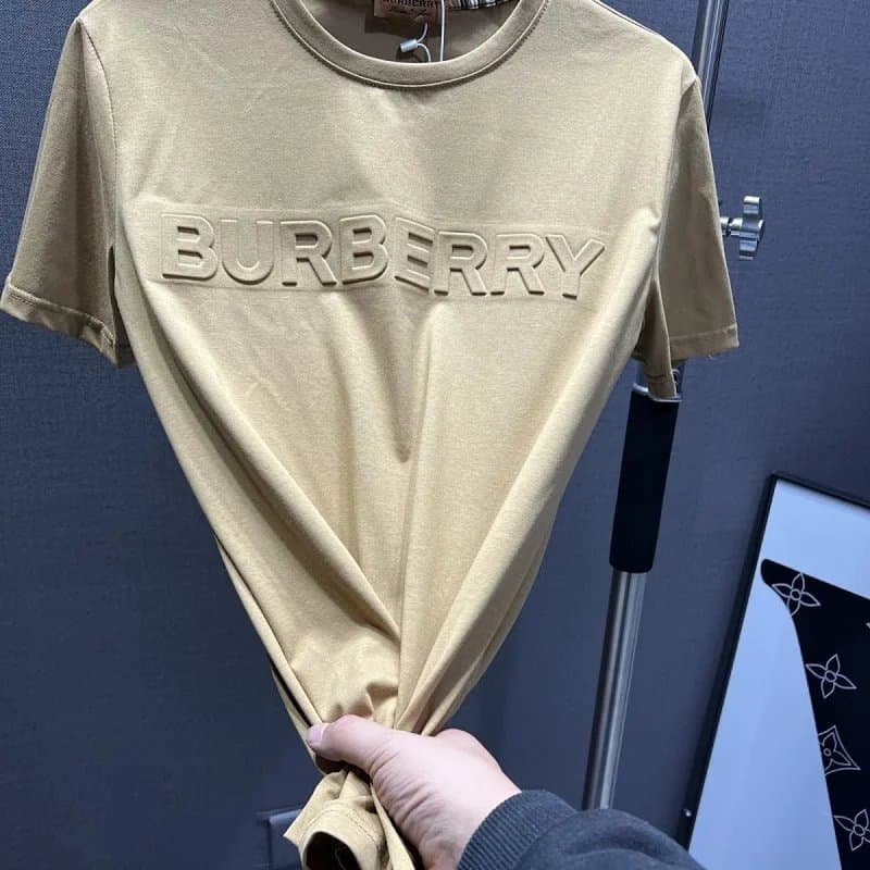 Burberry Equestrian Knight Tee Logo Print — 30