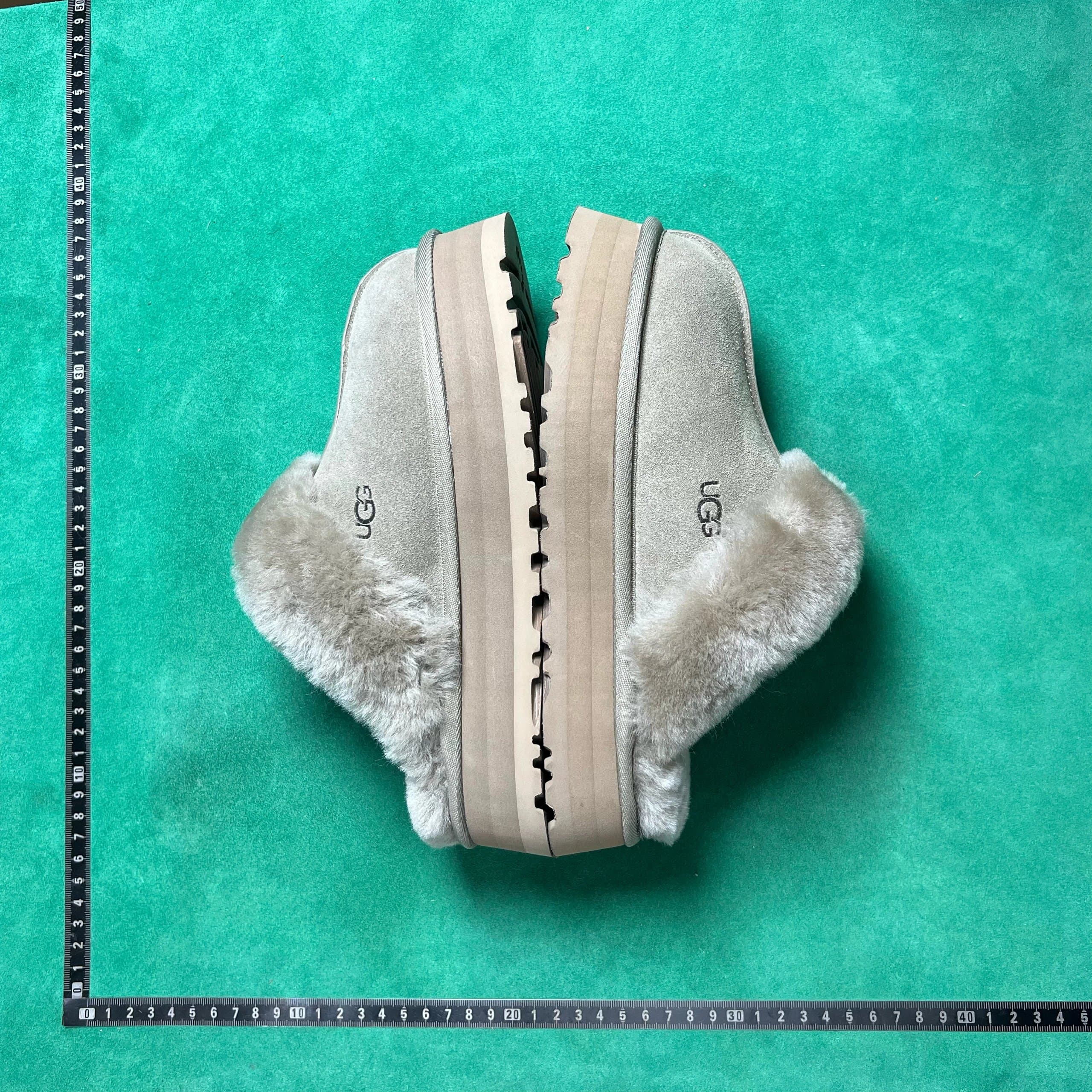 UGG Classic Mini All Black — 3号3CM星拖羚羊棕
