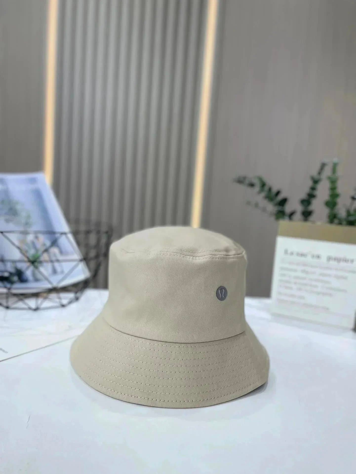 Miu Miu Bucket Hat Embroidered Logo — AL001-白色