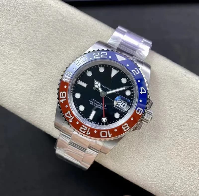 Rolex Submariner White Dial with Black Bezel — 可乐圈