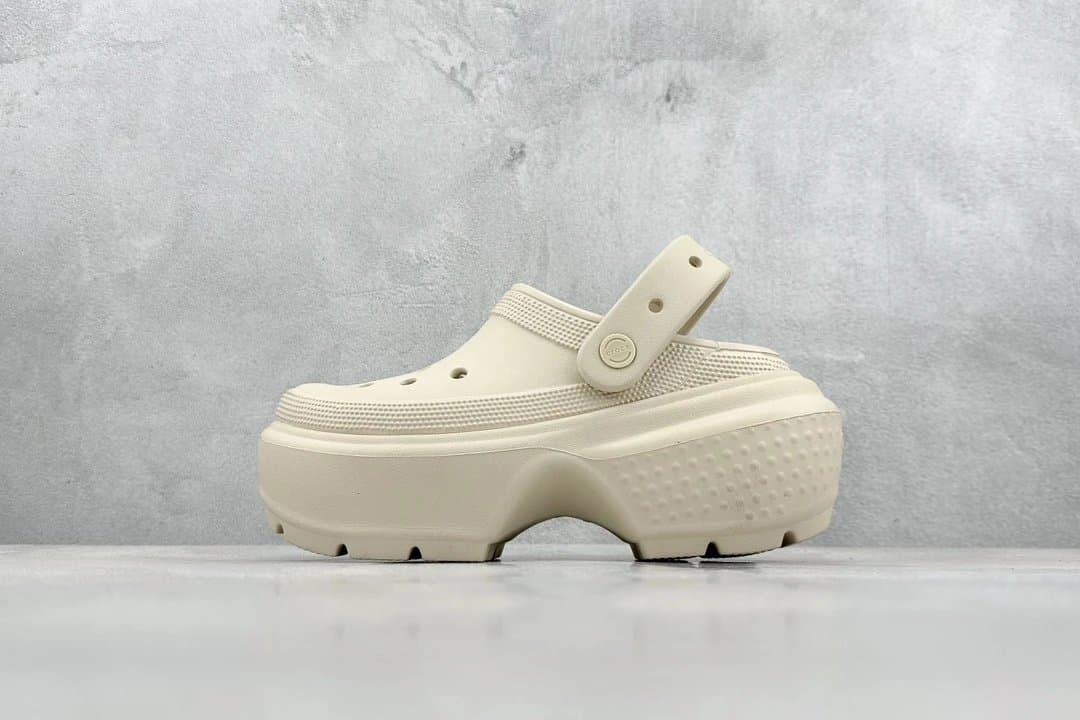 Crocs Clog Monochrome — DG版本 · 雪屋（偏大一码半） 骨白色