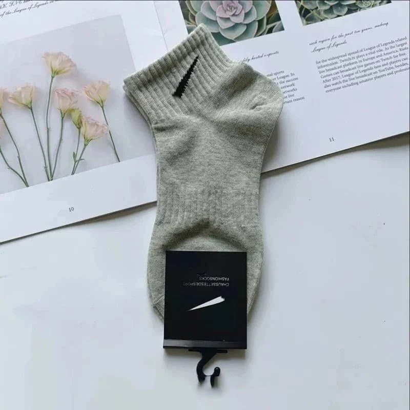 Nike Socks Swoosh Logo